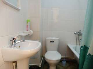 Гостевой дом Заволжье Кострома Четырехместная комната с удобствами-2